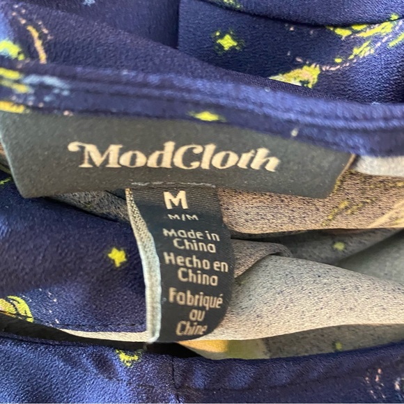 Woman’s Modcloth “lost in space” hi low blouse size M - Picture 2 of 5